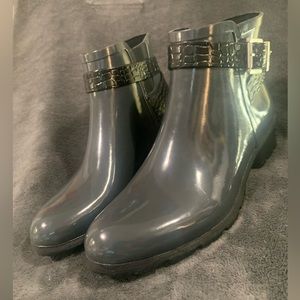 NEW COUGAR Ankle Rainboots w/buckle 😀